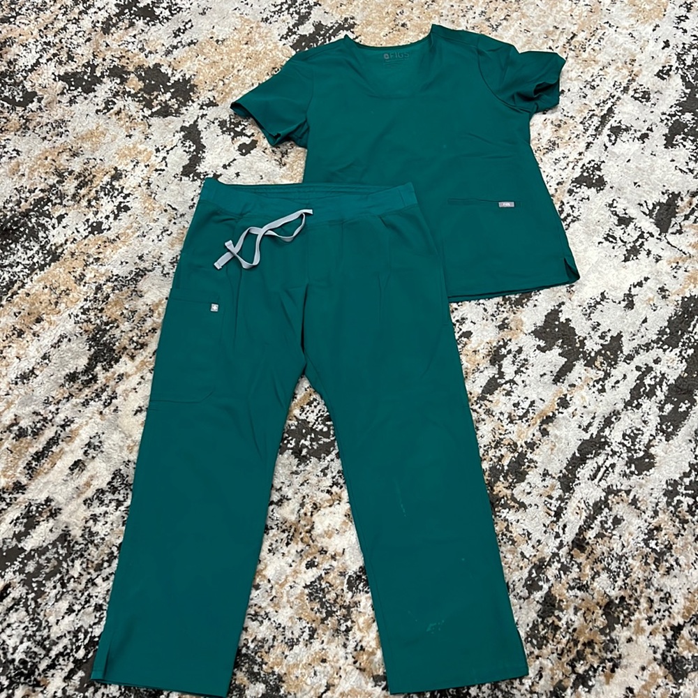 Figs Scrub Set - Used Condition - Large Top and Large Petite Bottoms - Green
